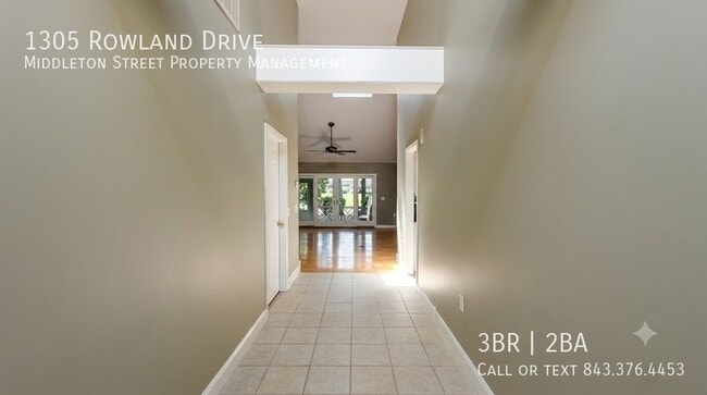 Foto del edificio - 1305 Rowland Dr