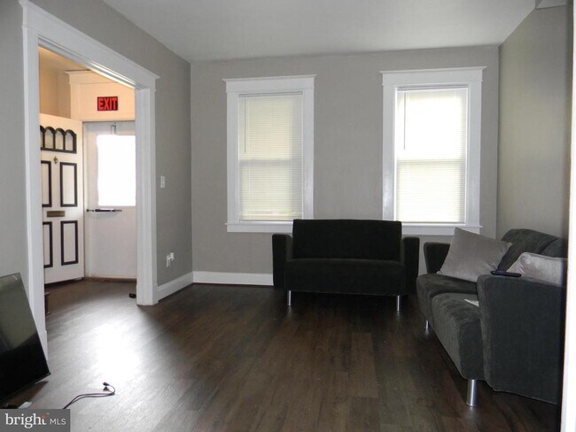 Foto del edificio - 3124 Normount Ave