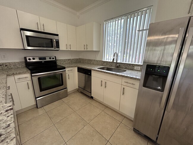 Foto del edificio - 20423 NW 15th Ave
