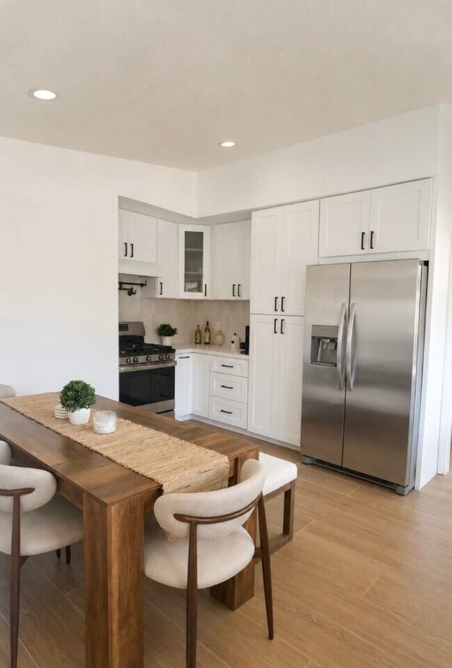 Kitchen - 15521 Fernview St