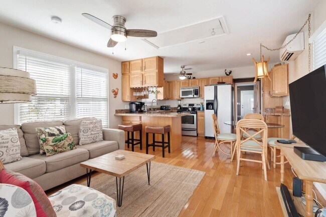 Building Photo - 6 - 7 Month Rental - Welcoming Private 2 b...