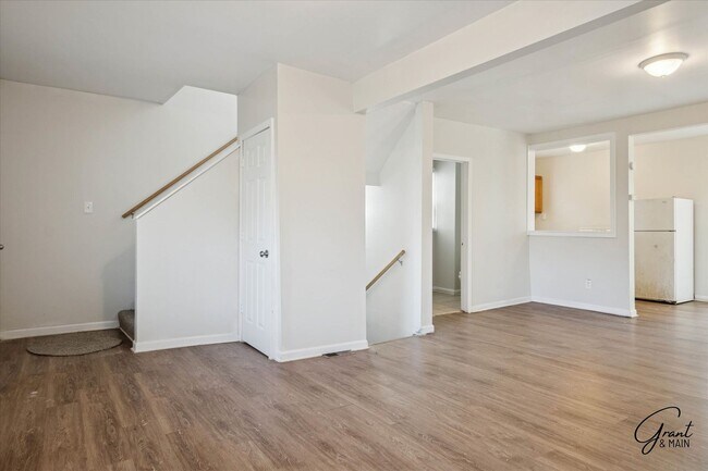 Foto del edificio - $1200 2 bedroom large home