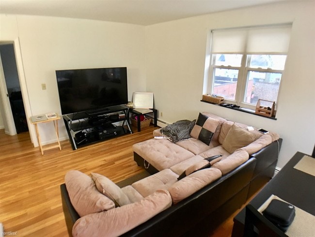 Building Photo - 594 Centre St