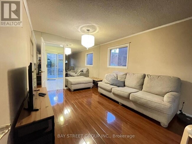 Building Photo - 4255 Wakefield Crescent