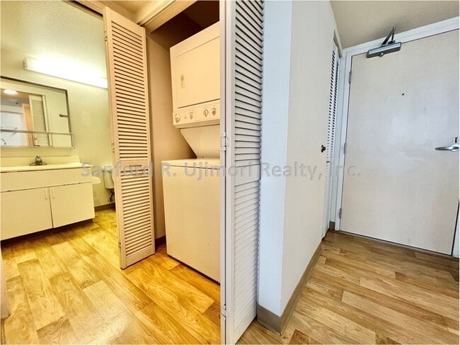 Building Photo - king215