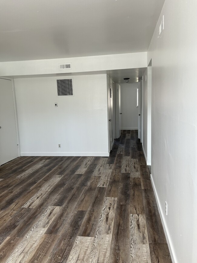 Building Photo - 8476 S Westridge St