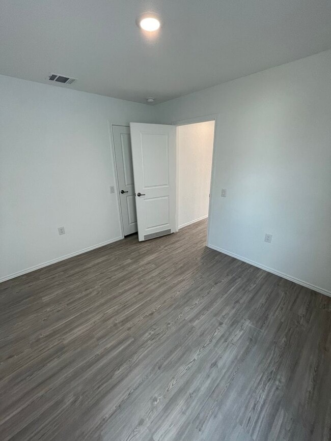 Building Photo - For Rent: Modern 3 Bed | 2 Bath | 2-Car Garage Home in Mission del Lago Community