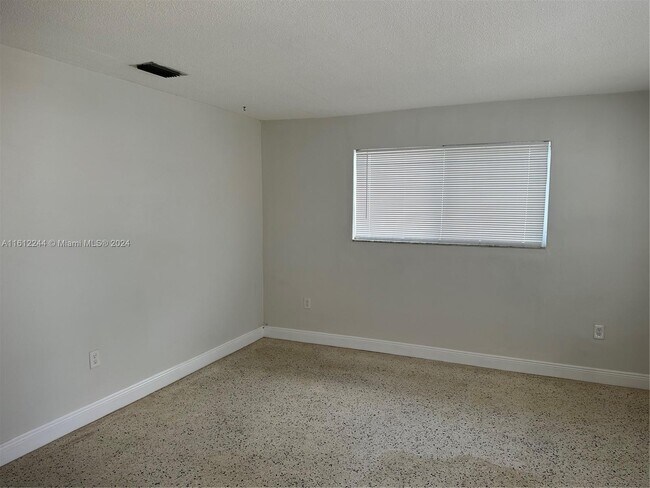 Building Photo - 3317 SW 91 Ave