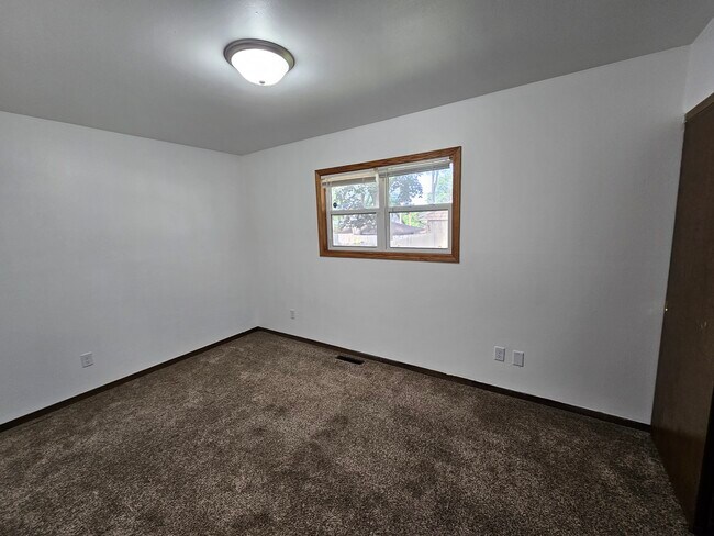 Foto del edificio - 6323 N 104th St