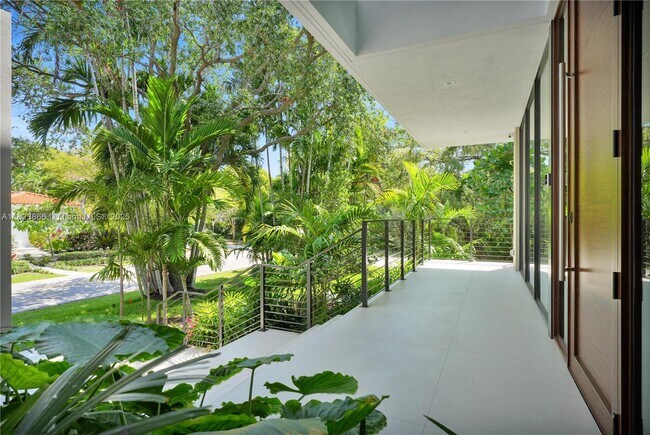 Foto del edificio - 100 Hampton Ln
