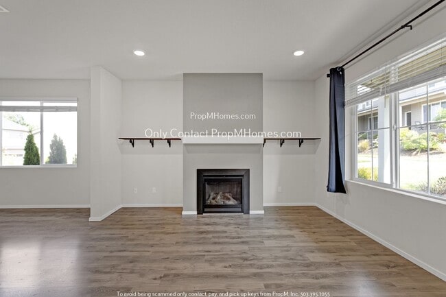 Building Photo - End-Unit Elegance: Charming Townhome in No...