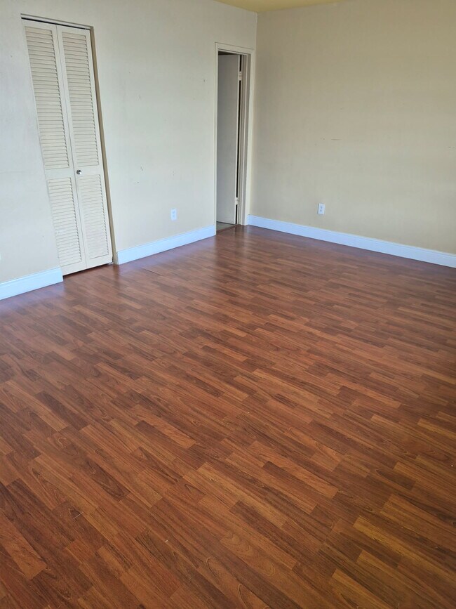 Foto del edificio - 1300 NE 191st St