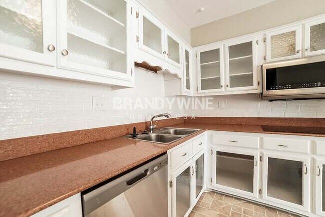 Building Photo - 7477 Stonington Dr