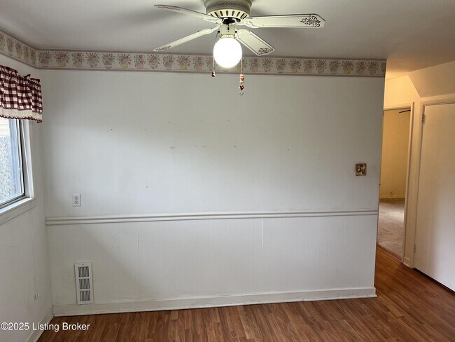 Foto del edificio - 3122 Commander Dr