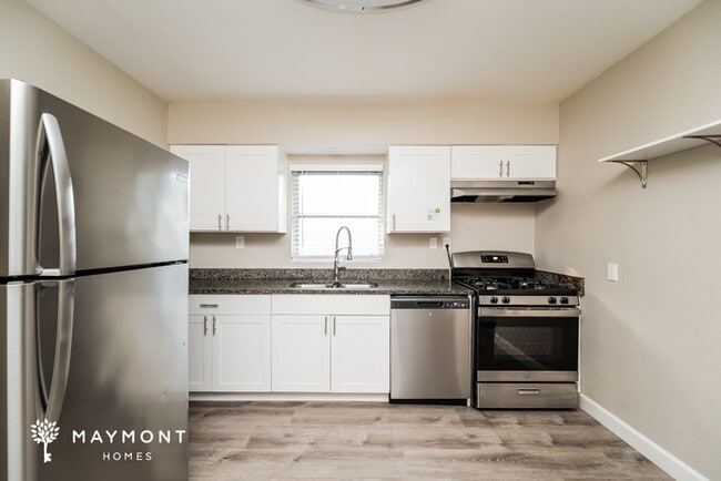 Building Photo - 714 37th St W