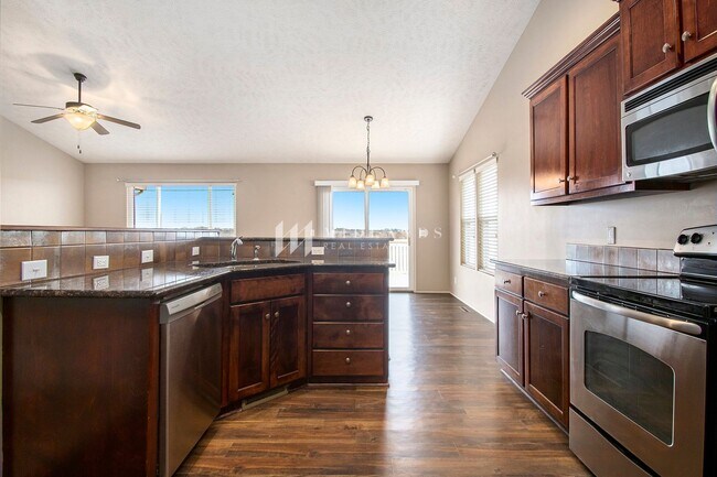 Building Photo - Ranch Townhome in Shadow View