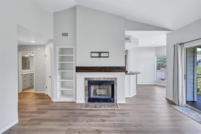 Building Photo - 6000-8 Shepherd Mountain Cove