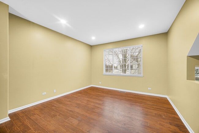 Building Photo - 3473 Ravinia Cir