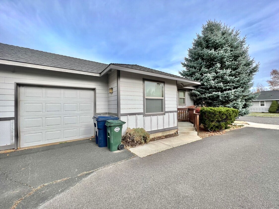 3071 NE Weddell St Unit 1, Bend, OR 97701 Room for Rent in Bend, OR