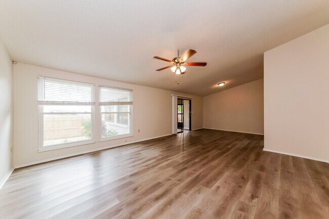 Foto del edificio - 6205 37th Ave W