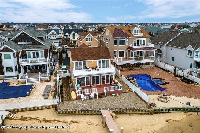 Building Photo - 795 South Dr