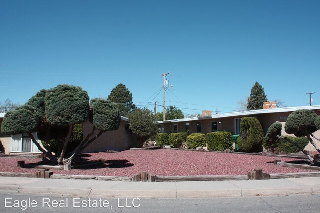 Foto del edificio - 2301 1/2 Nathan Ave