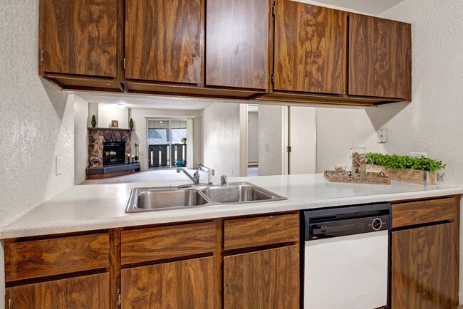 The Greenbriar Apartments - Kitchen - The Greenbriar