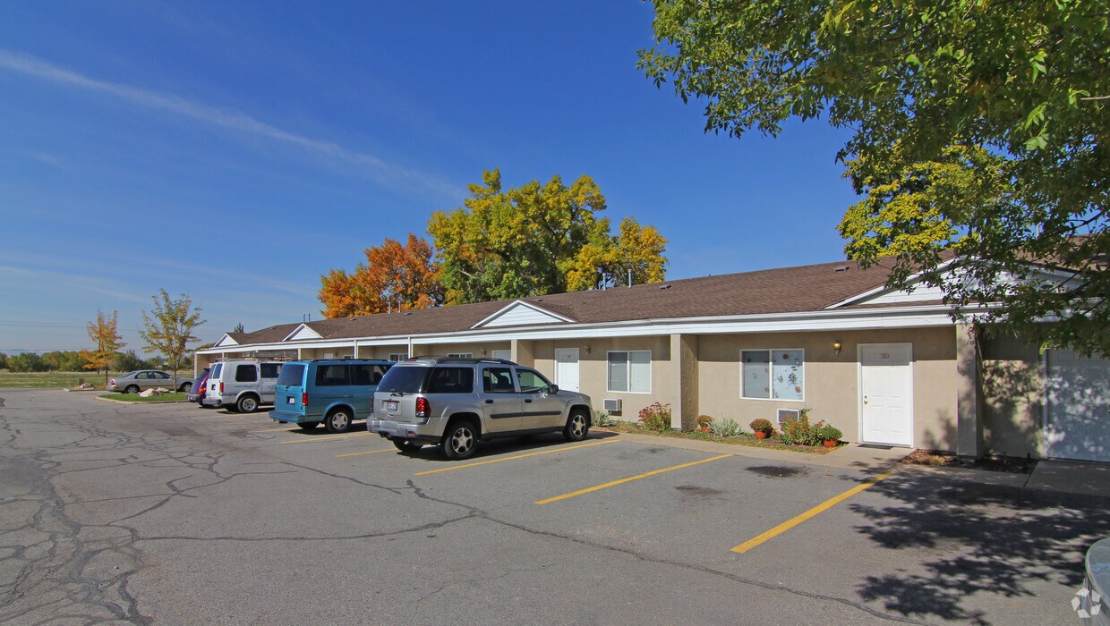 Primary Photo - Mt. Eyrie Garden Apartments