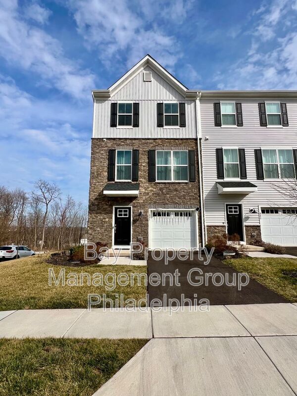 Building Photo - 801 Pecan Rd