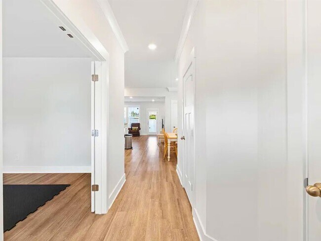 Building Photo - 109 Shallons Dr