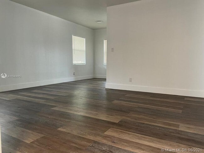 Building Photo - 717 54th St