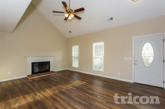 Foto del edificio - 3223 Harris Mill Ln