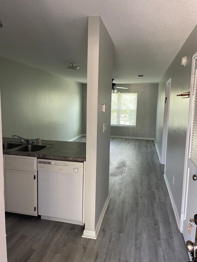 Building Photo - 222 Lanier Dr