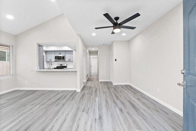 Interior Photo - 2512 England St