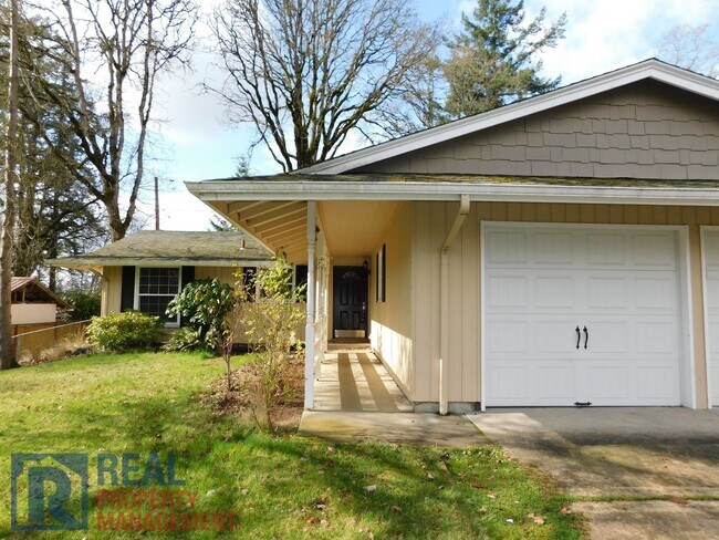 Building Photo - Gorgeous Single Level Home Near Oak Creek!