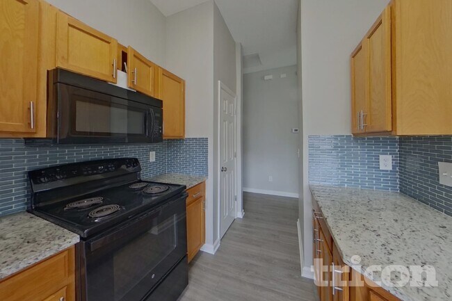 Foto del edificio - 6830 Shoreline Ln