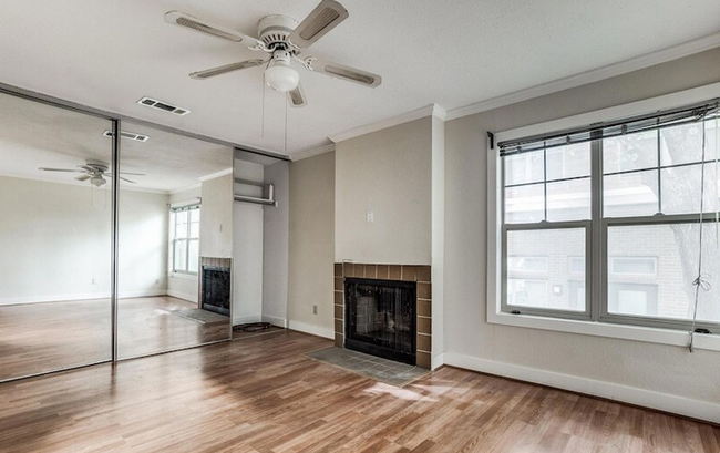 Building Photo - 3321 Oak Grove Ave
