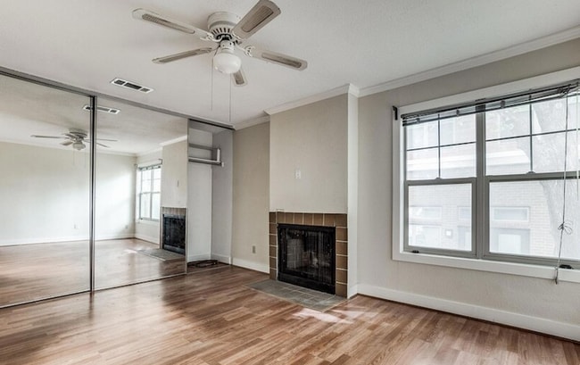 Photo - 3321 Oak Grove Ave Apartment