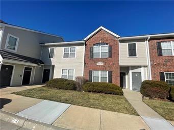 Primary Photo - Leawood Living! Maintenance free condo in ...