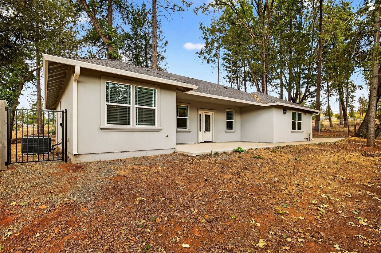 Primary Photo - 3-bedroom, 2-bathroom home nestled in the peaceful setting of Upper Paradise