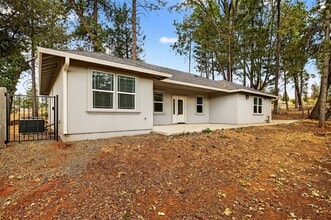 Building Photo - 1605 Gate Ln