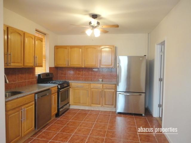 Foto del edificio - 670 E 4th St