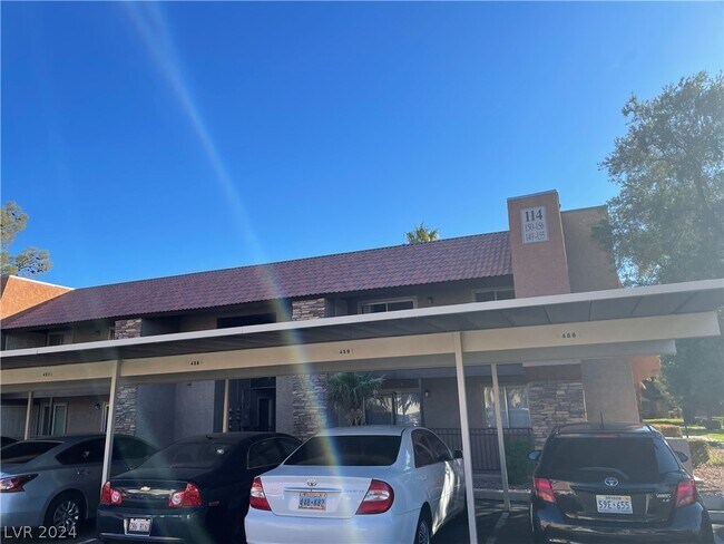 Foto del edificio - 5062 River Glen Dr