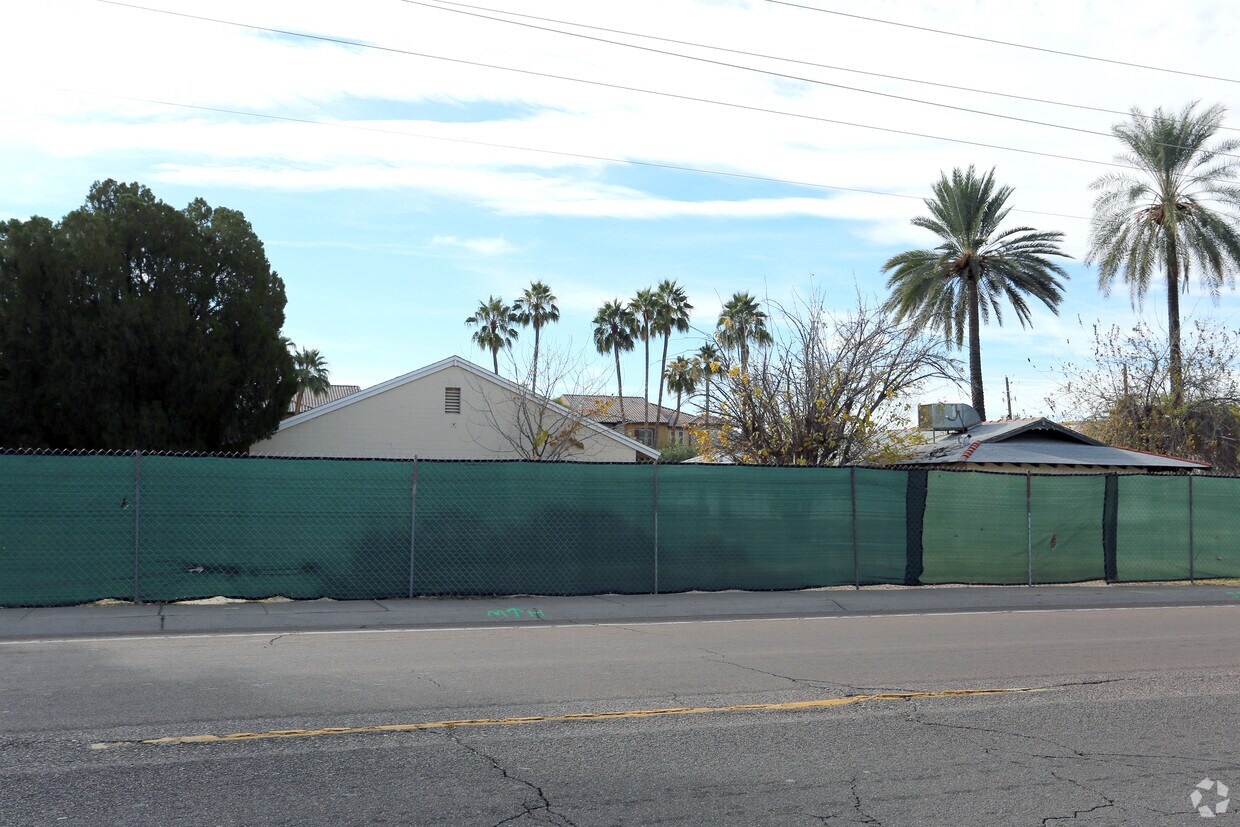 Building Photo - 4430 N 25th St