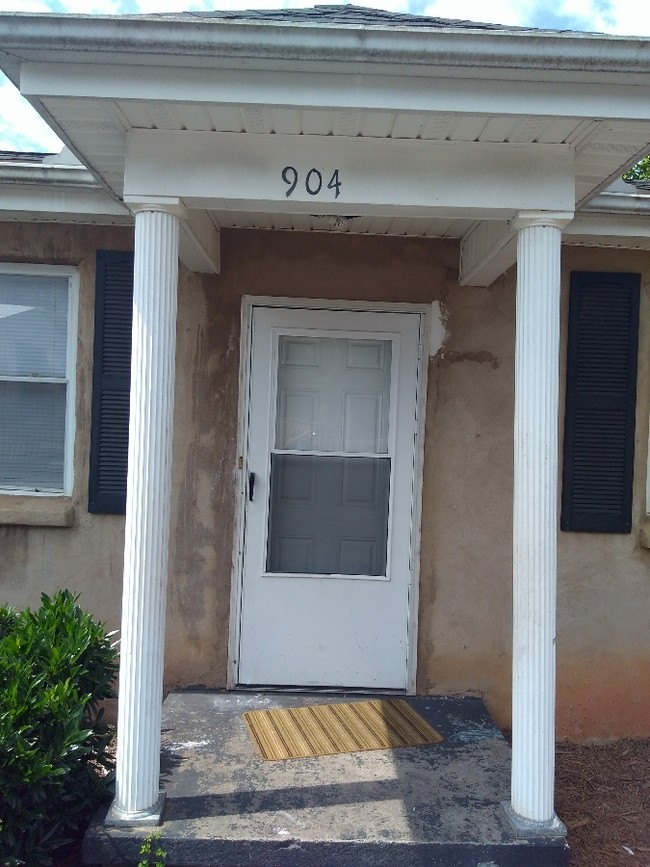 Building Photo - Apartment in Anderson