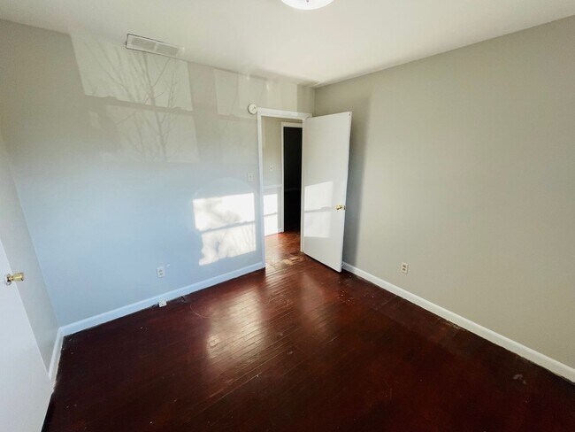 Foto del edificio - Spacious 3bd /2 ba house