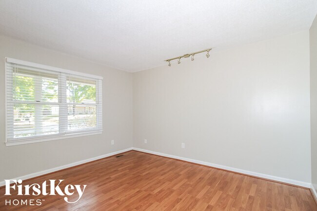 Building Photo - 3806 Langdon Dr