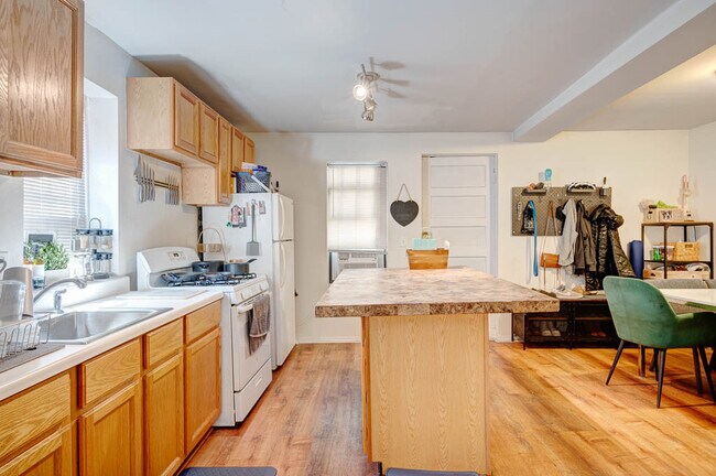 Foto del edificio - 1627 N Winchester Ave