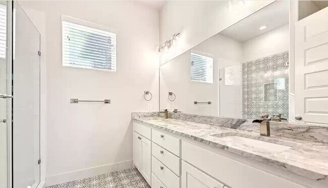 Building Photo - New construction in the heart of East Faye...