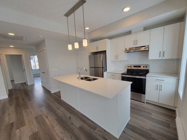 Building Photo - 2796-2796 Maple Way NW
